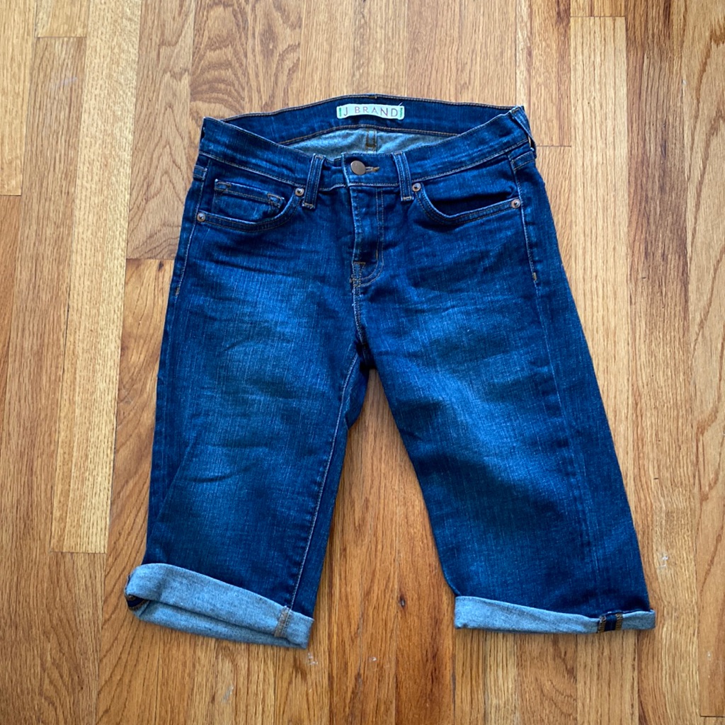 J Brand Cuffed Short Capri Size 25 J Brand Cuffed Short Capri Size 25